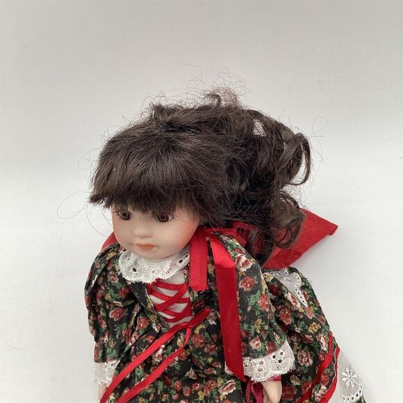 Vintage Little Red Riding Hood Porcelain Doll Royalton Collection - Picture 6 of 10